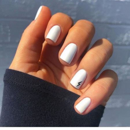 Білий манікюр із дизайном: модні тренди