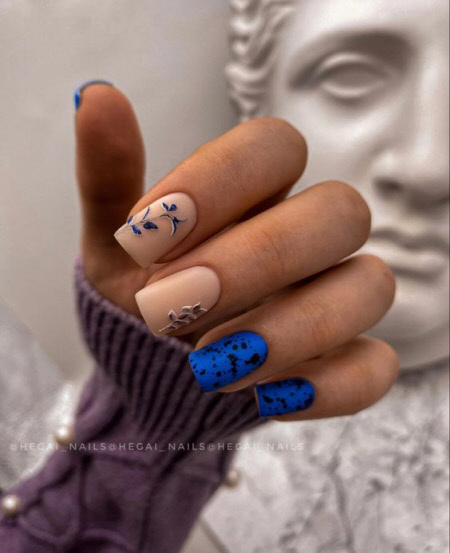 Матовий манікюр на квадратну форму нігтів