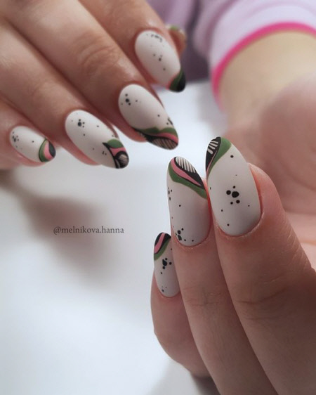 Білий манікюр із дизайном: модні тренди