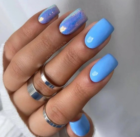 Фото блакитного манікюру